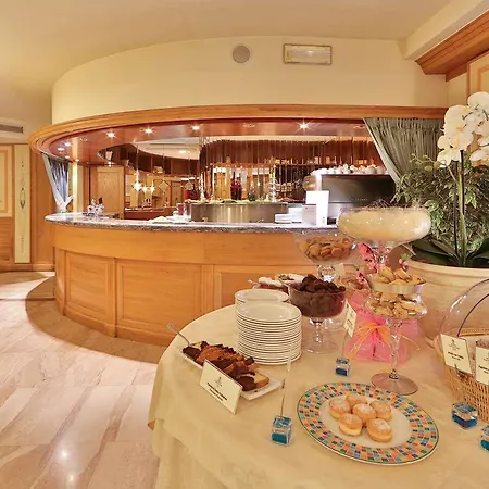 Western Grand Guinigi Szálloda 4*