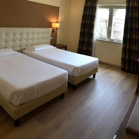 Western Grand Guinigi Hotel 4*